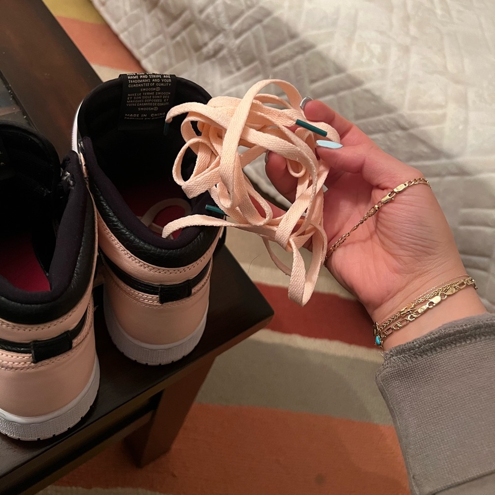 Air Jordan 1 Crimson Tint - Picture 7 of 8